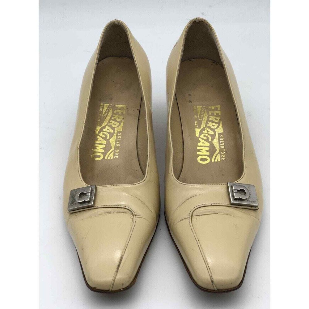 SALVATORE FERRAGAMO Beige Pumps Kitten Heels Horsebit Women's‎ Shoes SIze 6D